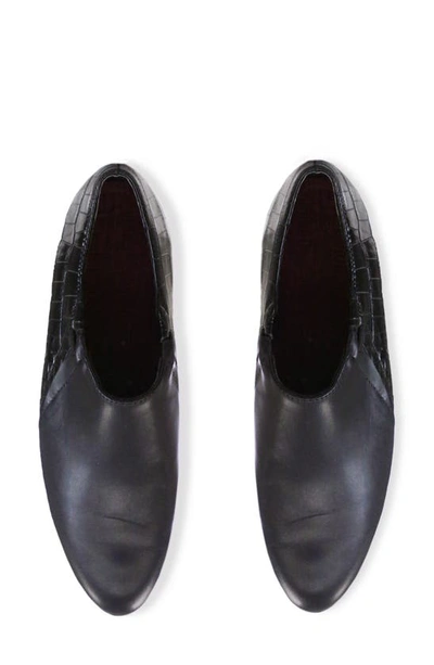 Shop Munro Marteen Flat In Black Leather