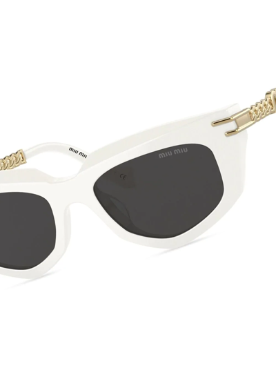 Miu Miu Chain-embellished Cat-eye Sunglasses In Weiss