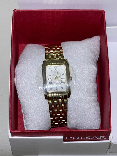 Pre-owned Pulsar Seiko  Women Gold-tone Bracelet Watch Ph7330 Quartz Silver Dial Wristwatch