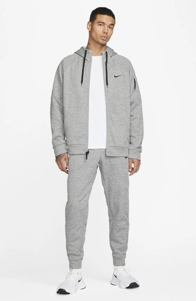 Shop Nike Therma-fit Fitness Full Zip Hoodie In Grey Heather/ Grey/ Black