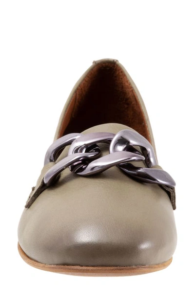 Bueno Chain Flat In Sage