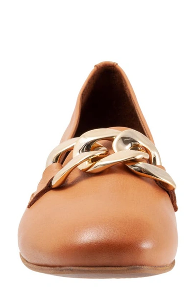 Shop Bueno Chain Flat In Tan