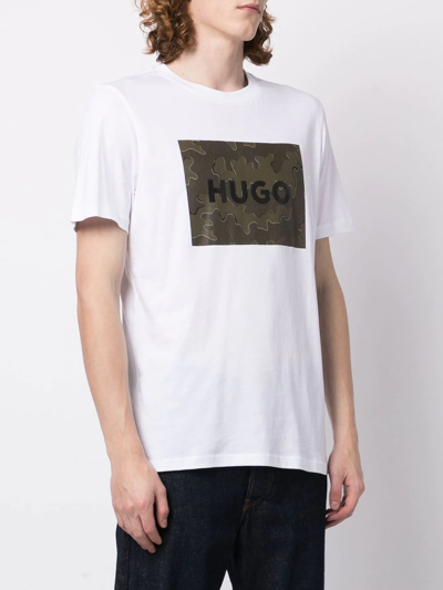 Shop Hugo Dulive Camouflage-logo T-shirt In Weiss