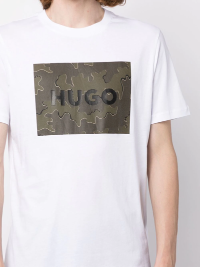 Shop Hugo Dulive Camouflage-logo T-shirt In Weiss