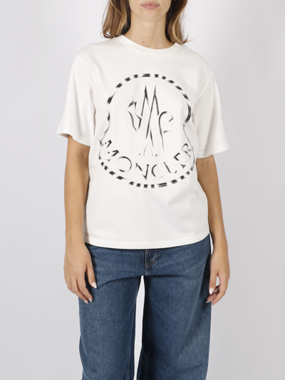 Shop Moncler Logo T-shirt In White