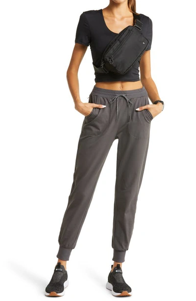 Zella Amazing Fleece Crop Jogger Pants In Grey Forged