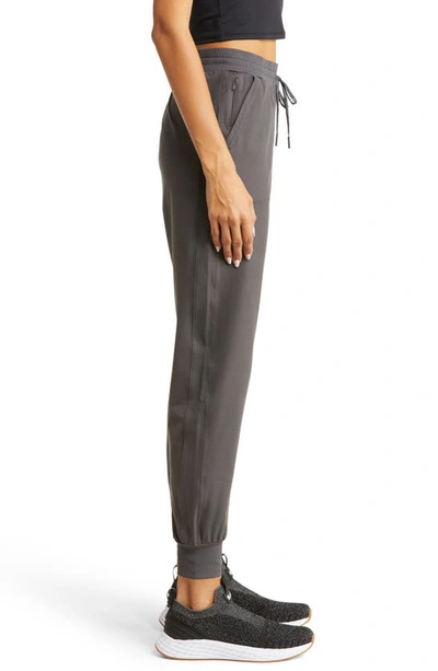 Zella Amazing Fleece Crop Jogger Pants In Grey Forged