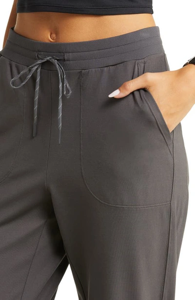 Zella Amazing Fleece Crop Jogger Pants In Grey Forged