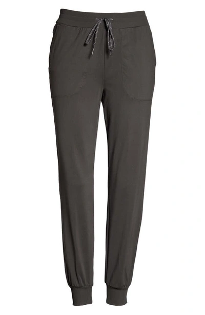 Zella Amazing Fleece Crop Jogger Pants In Grey Forged