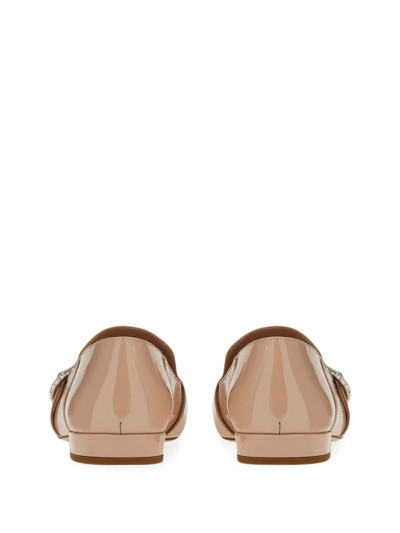 Ferragamo Vara Patent-leather Chain-loafers In Neutrals