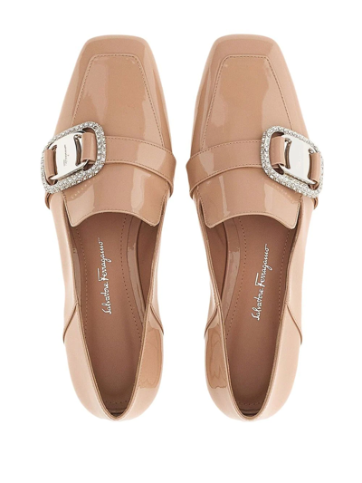 Ferragamo Vara Patent-leather Chain-loafers In Neutrals