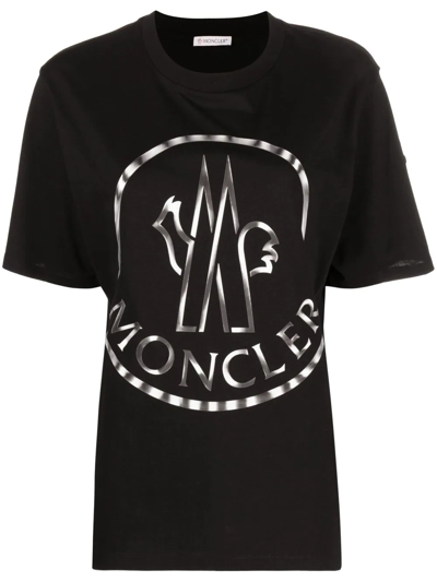 Shop Moncler Logo-print Short-sleeve T-shirt In Schwarz