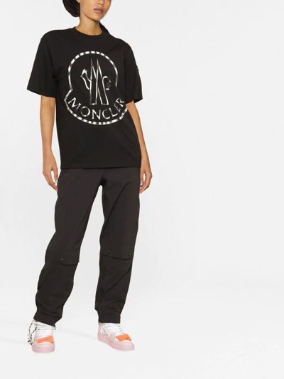 Moncler Logo-print Short-sleeve T-shirt In Schwarz