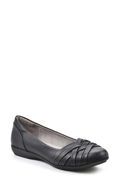 Shop White Mountain Footwear Chic Flat In Black Burnished