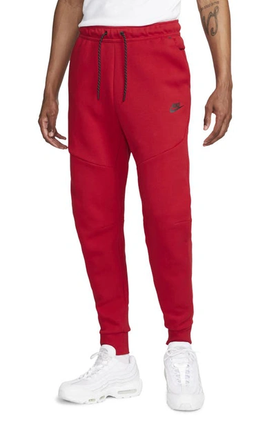 anfitrión revisión En el piso Nike Tech Fleece Jogger Sweatpants In Gym Red/ Black | ModeSens