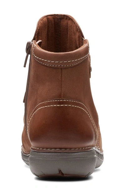 Clarks Un Loop Top Boot In Dark Tan
