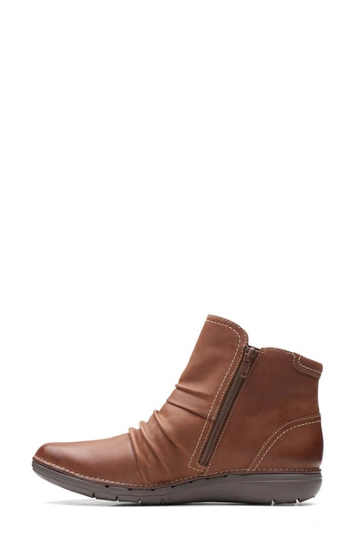 Clarks Un Loop Top Boot In Dark Tan