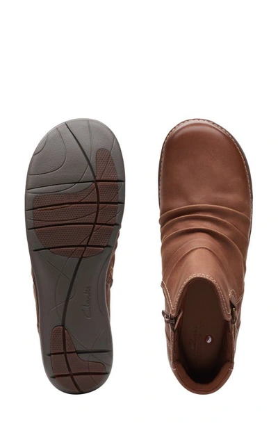 Clarks Un Loop Top Boot In Dark Tan