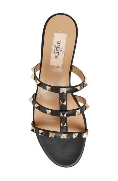 Valentino Rockstud Caged Patent Sandal In 0no Nero