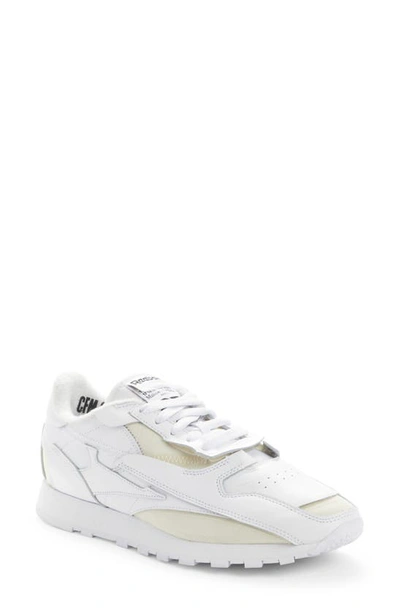 Maison Margiela X Reebok Classic Sneaker In White | ModeSens