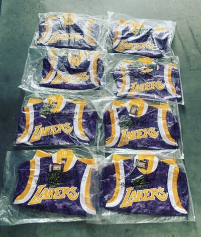 BAPE x Mitchell & Ness Lakers Warm Up Jacket Purple Disponible ✓