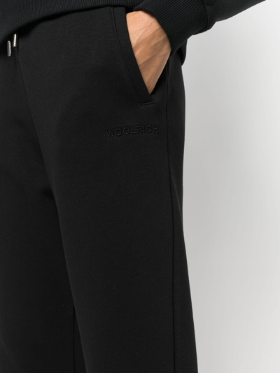Shop Woolrich Drawstring-fastening Waistband Trousers In Schwarz
