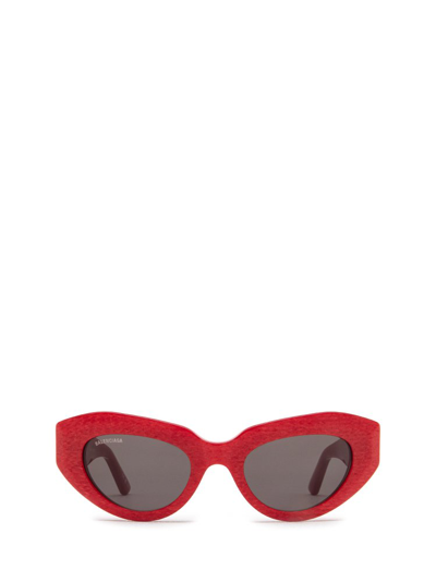 Shop Balenciaga Eyewear Cat In Red