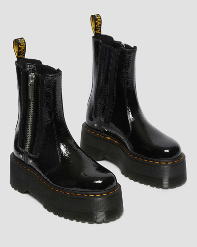 Shop Dr. Martens' Damen 2976 Max Distressed Lackleder Plateauchelsea Stiefel In Black