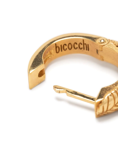 Shop Emanuele Bicocchi Single Hoop Leaf Earring In Gold