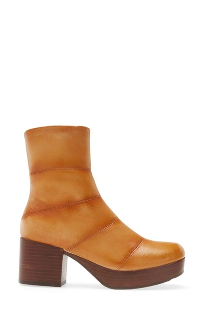 Chocolat Blu Vivi Platform Bootie In Caramel Leather