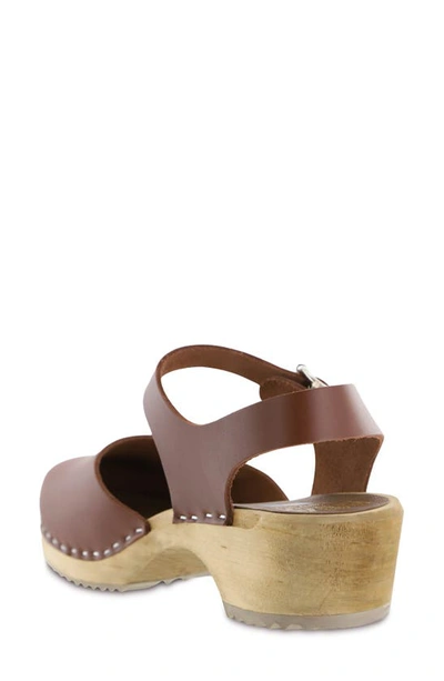 Mia Sofia Clog Sandal In Brown