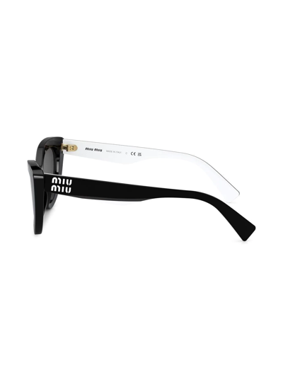 Shop Miu Miu Two-tone Cat-eye Sunglasses In Schwarz