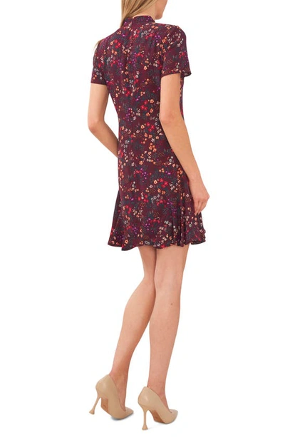 Cece Godet Floral Tie Neck Cap Sleeve Shift Dress In Spiced Wine