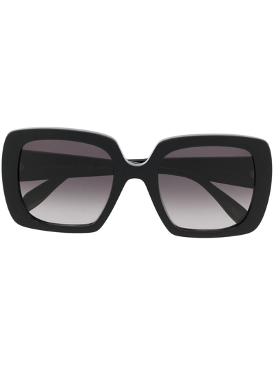 Shop Alexander Mcqueen Logo-print Rectangle Sunglasses In Schwarz