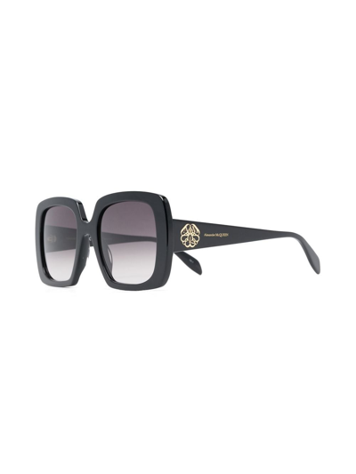 Alexander Mcqueen Logo-print Rectangle Sunglasses In Schwarz