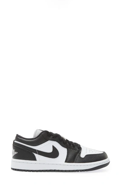 Jordan Air  1 Low Se Basketball Sneaker In White/ Black/ White