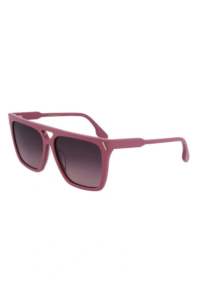 Victoria Beckham 57mm Gradient Navigator Sunglasses In Rose
