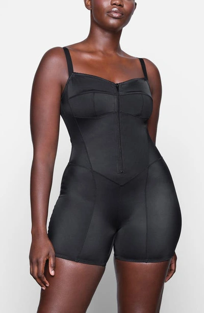 Skims Glam Short Bodysuit In Onyx