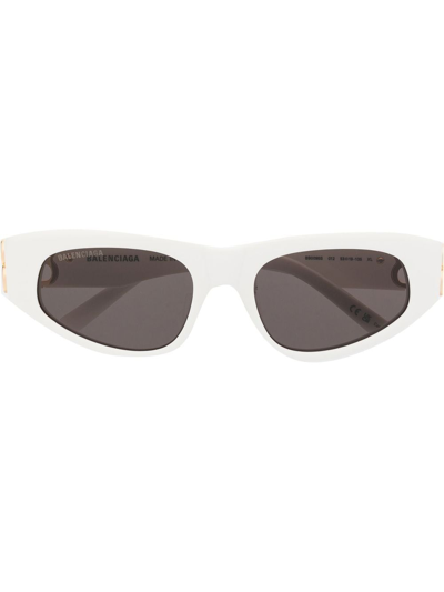 Shop Balenciaga Dynasty D-frame Sunglasses In Weiss