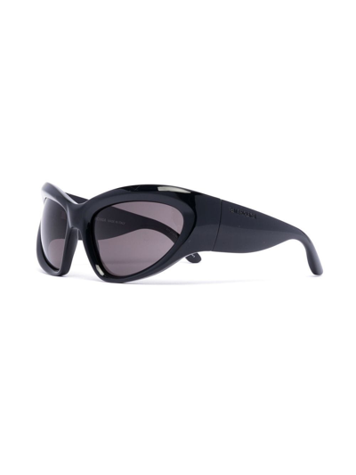 Shop Balenciaga Wrap D-frame Sunglasses In Schwarz