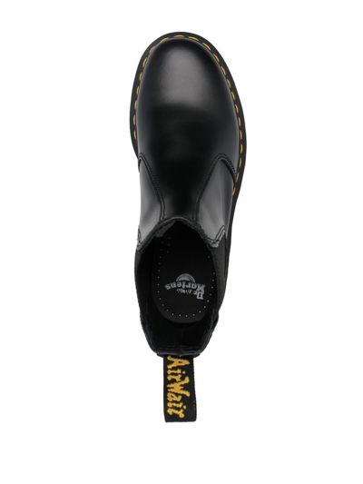 Dr. Martens' Leather Round-toe Boots In Schwarz