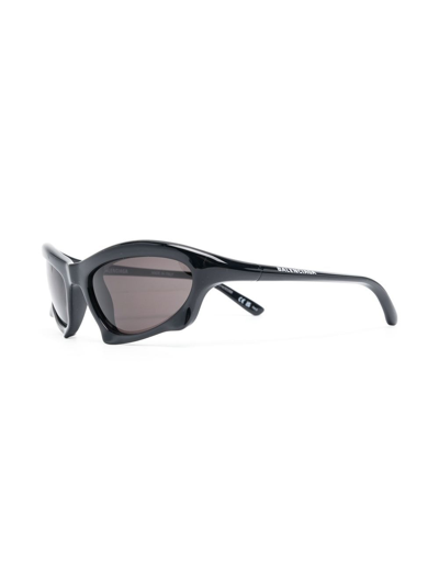 Shop Balenciaga Bat Rectangle Sunglasses In Schwarz