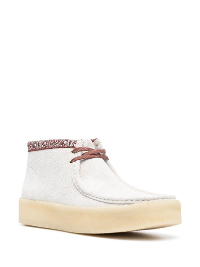 Clarks Originals Lace-up Suede Boots In Weiss