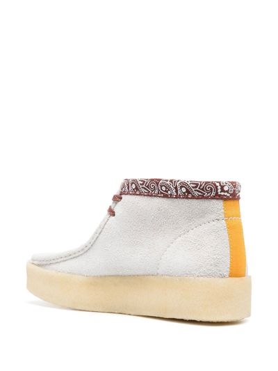 Clarks Originals Lace-up Suede Boots In Weiss