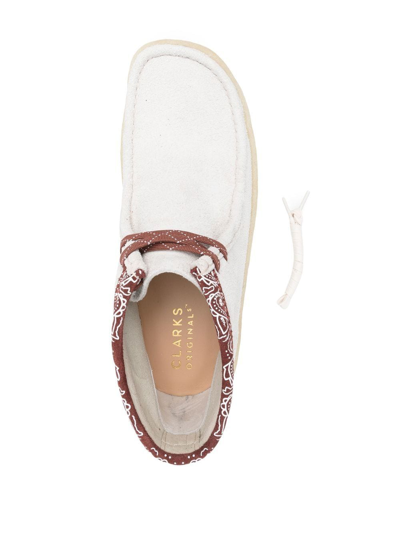Clarks Originals Lace-up Suede Boots In Weiss
