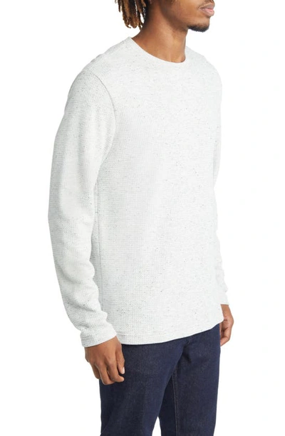 Travismathew Cloud Waffle Crewneck Tee In Heather Light Grey