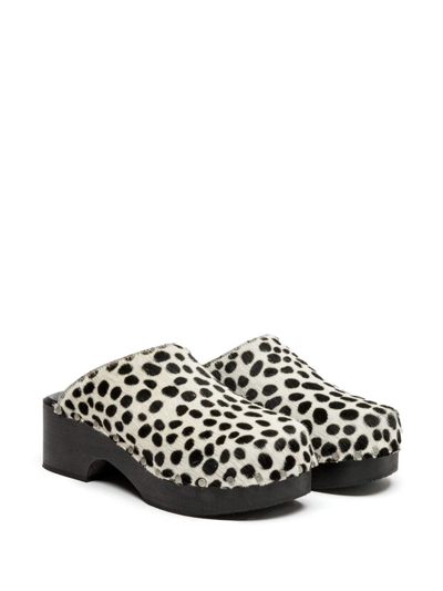 Shop Re/done 70s Polka-dot Studded Clogs In Weiss