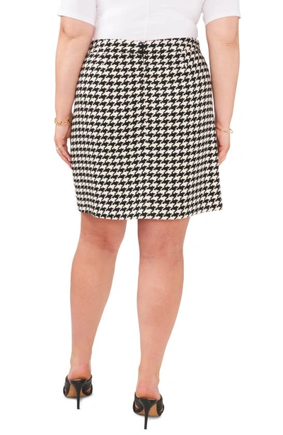 Vince Camuto Houndstooth Side Button Miniskirt In Rich Black