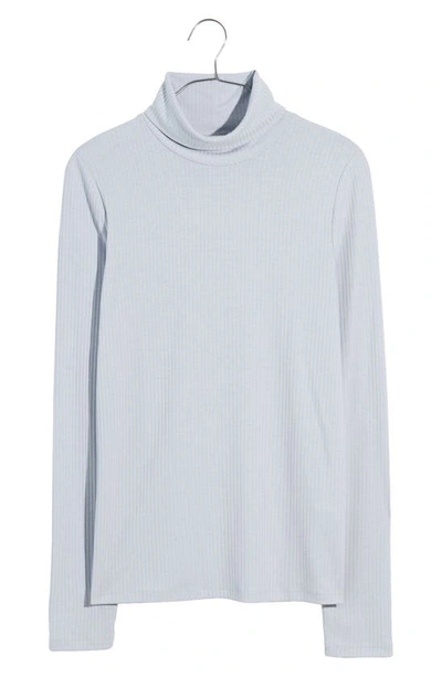 Shop Madewell Lightweight Ribbed Turtleneck Top In Cool Fog