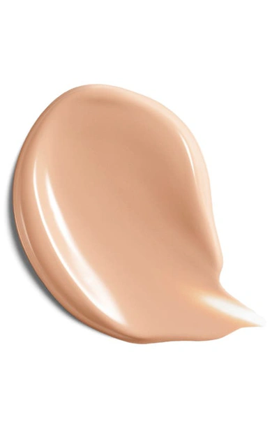 Shop Clé De Peau Beauté The Foundation Spf 22 In O10